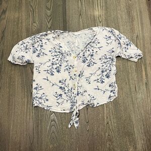 LUQ Crop Top Floral Button Up Tie Front Short Sleeves Casual White Blue Medium
